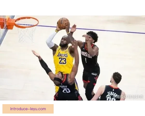 NBA湖人比分持续引爆热议詹姆斯关键表现助球队强势冲击季后赛